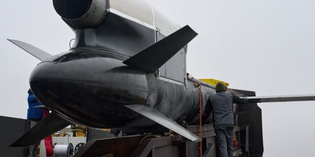 Ucrania dice que misiles de fabricación propia abarcarán más de 800 millas para alcanzar una fábrica rusa

 | Military & Defense,ukraine-war,volodymyr-zelenskyy,warfare-big-bet