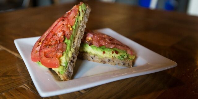 Es "caótico" y "desequilibrado": ChatGPT hace temblar a los millennials Es "caótico" y "desequilibrado": ChatGPT hace temblar a los millennials
| AI,Tech,Culture,ai,cringe,internet-slang,chat-gpt,millennial,millennials,artificial-intelligence,internet-culture,fashion,chatbots,slang,generational-differences