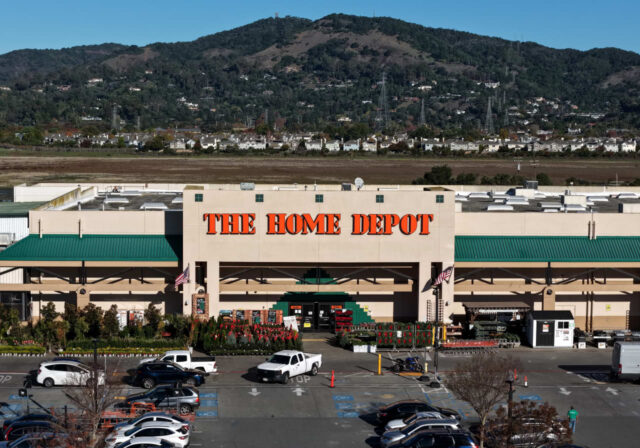 Los costos arancelarios y los reembolsos están en el punto de mira mientras Home Depot, TJX y otros minoristas informan sus resultados esta semana

 | 