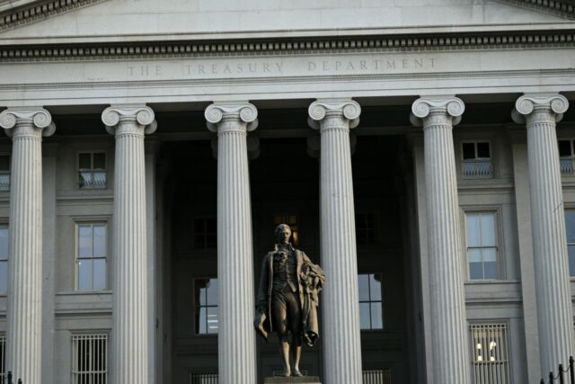 La decisión de la Corte Suprema sobre los aranceles preocupa aún más a los economistas por el empeoramiento de la deuda estadounidense.

 | 