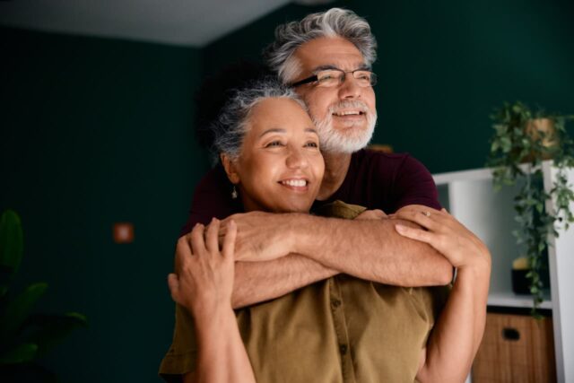 ¿Debería decirle a mi nuera que mi marido y yo somos propietarios de nuestra casa al 50/50 y que ella tendrá que esperar a recibir la herencia?

 | 