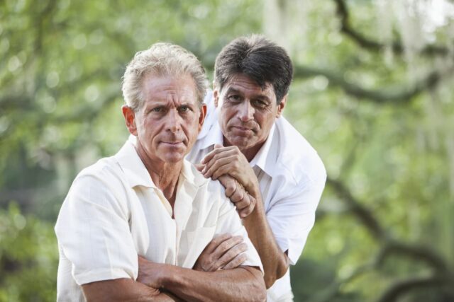 Mi hermano, un abogado corporativo, se niega a vender la casa familiar en el lago, valorada en 175.000 dólares. ¿Estoy presionando el tema y me arriesgo a arruinar nuestra relación?

 | 