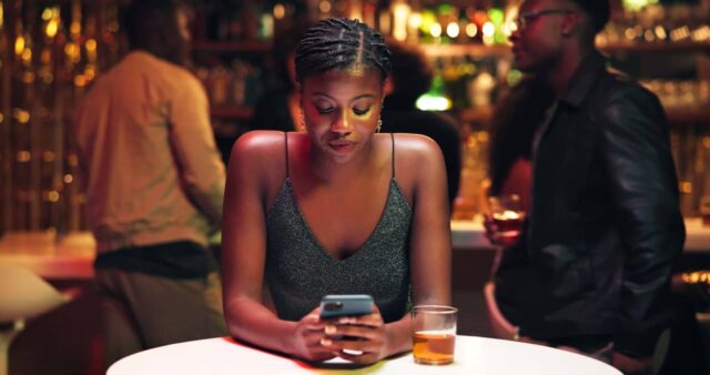 “Soy demasiado lindo para esperar”: un hombre con el que salgo llega tarde constantemente. ¿Es esta una señal de advertencia financiera?

 | 