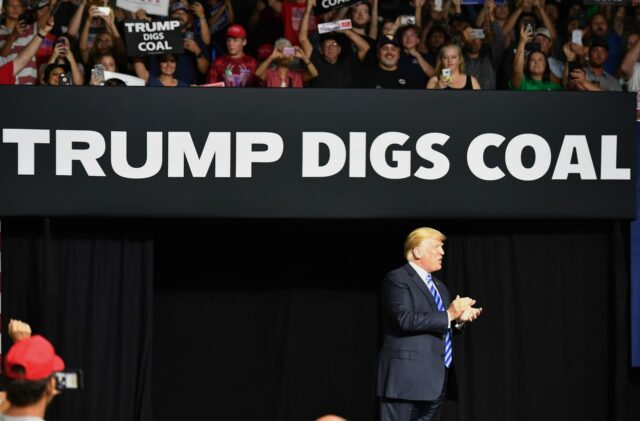 Las reservas de carbón aumentan mientras Trump parece dispuesto a emitir una orden ejecutiva pidiendo acuerdos industriales con el ejército

 | 