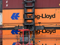 La industria naviera se consolidará con la adquisición de una empresa israelí por parte de Hapag-Lloyd por una prima del 58%.
| La industria naviera se consolidará con la adquisición de una empresa israelí por parte de Hapag-Lloyd por una prima del 58%.
|