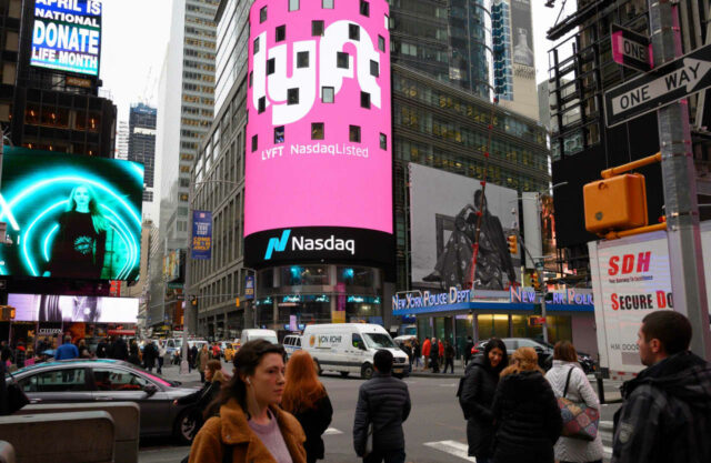 Lyft ofrece compra por mil millones de dólares, pero las acciones se desploman tras resultados y perspectivas mixtas

 | 