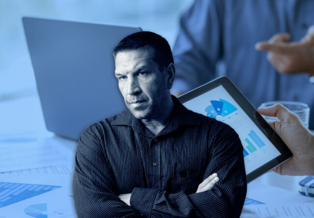 ¿Debería recurrir al asesor financiero de la empresa que posee mi plan 401(k) de 1,4 millones de dólares?

 | 