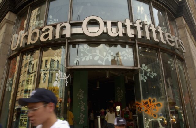 Las tiendas homónimas de Urban Outfitters, que alguna vez tuvieron problemas, ahora están generando ganancias en ventas

 | 