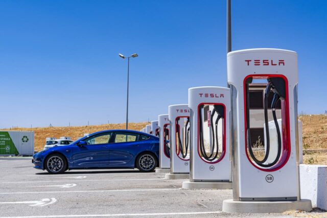 Las acciones de Tesla se recuperan para recuperar algunas de sus pérdidas esta semana

 | 