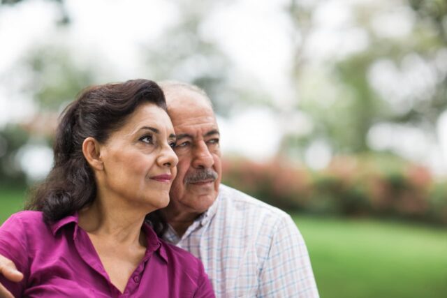 El pago con tarjeta de crédito de mi esposa tiene tres meses de retraso. Como usuario autorizado, ¿tengo problemas?

 | 