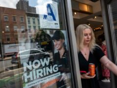 Las ofertas de empleo se desploman hasta alcanzar el nivel más bajo pospandemia. La economía apenas está creando nuevos empleos.
| Las ofertas de empleo se desploman hasta alcanzar el nivel más bajo pospandemia. La economía apenas está creando nuevos empleos.
|