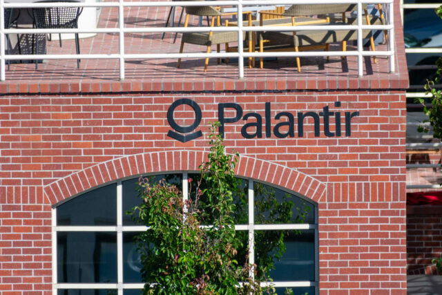 Palantir se suma a la ola de empresas y multimillonarios que se instalan en Florida

 | 