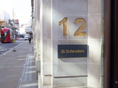 Una empresa británica de 222 años pasará a manos de los estadounidenses bajo el nombre de Nuveen, que comprará Schroders por 14 mil millones de dólares.
| Una empresa británica de 222 años pasará a manos de los estadounidenses bajo el nombre de Nuveen, que comprará Schroders por 14 mil millones de dólares.
|
