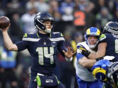 La NFL se dirige al Super Bowl después de una temporada récord de audiencia. Esto podría hacer que los juegos sean más caros de ver en el futuro.
| La NFL se dirige al Super Bowl después de una temporada récord de audiencia. Esto podría hacer que los juegos sean más caros de ver en el futuro.
|