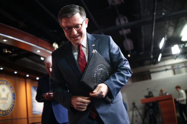 La Cámara aprueba un proyecto de ley de financiación para poner fin al cierre del gobierno. El informe de empleo del viernes parece ser la gran víctima.

 | 