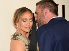 Jennifer López y Ben Affleck vuelven a sacar del mercado una mansión de Beverly Hills valorada en 52 millones de dólares
| Jennifer López y Ben Affleck vuelven a sacar del mercado una mansión de Beverly Hills valorada en 52 millones de dólares
|