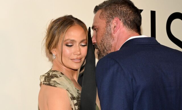 Jennifer López y Ben Affleck vuelven a sacar del mercado una mansión de Beverly Hills valorada en 52 millones de dólares

 | 