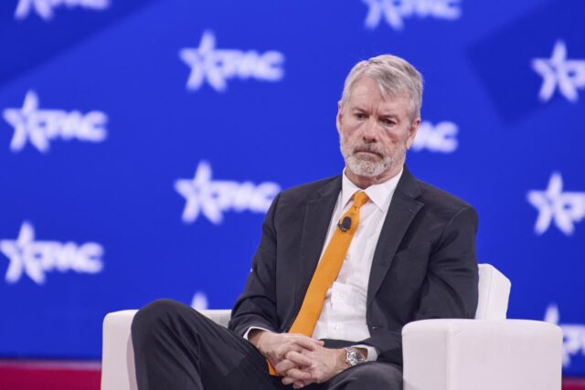 La estrategia no muestra miedo: continúa aumentando una posición perdedora La estrategia no muestra miedo: continúa aumentando una posición perdedora de Bitcoin a medida que los precios caen.
|