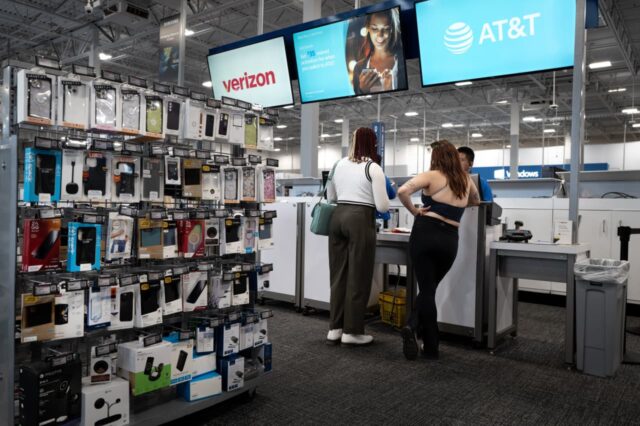 Las ventas minoristas fracasaron al final de la temporada navideña cuando los aranceles cambiaron los hábitos de compra de los estadounidenses.

 | 