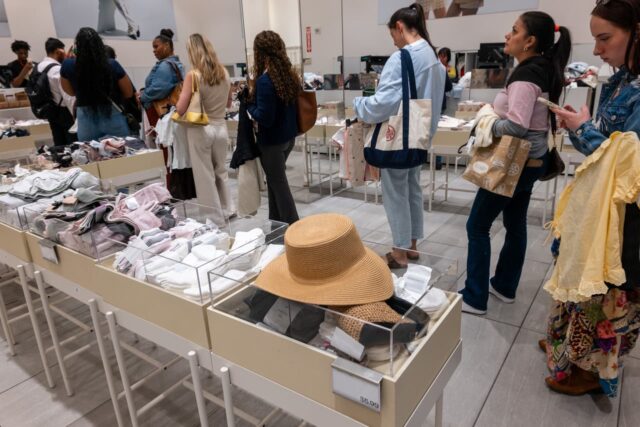 La economía estadounidense creció más rápido de lo esperado. He aquí por qué.

 | 