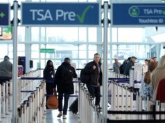 Espere más vuelos retrasados ya que los trabajadores de la TSA perderán sus cheques de pago a medida que se prolongue el cierre parcial.
| Espere más vuelos retrasados ya que los trabajadores de la TSA perderán sus cheques de pago a medida que se prolongue el cierre parcial.
|
