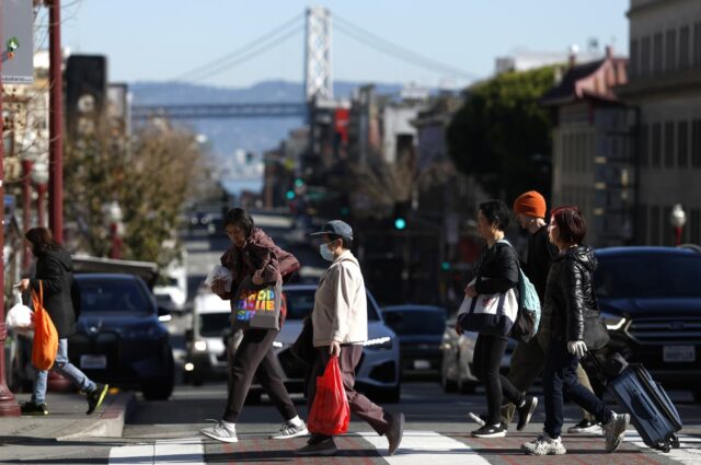 La economía estadounidense parece de repente encaminada hacia un legendario aterrizaje suave: inflación del 2% sin recesión

 | 