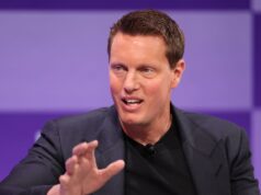 Paramount busca ponerse al mando del acuerdo con Warner Bros. con mayor oferta
| Paramount busca ponerse al mando del acuerdo con Warner Bros. con mayor oferta
|