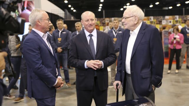 El nuevo director ejecutivo de Berkshire Hathaway todavía habla con Warren Buffett casi todos los días

 | 