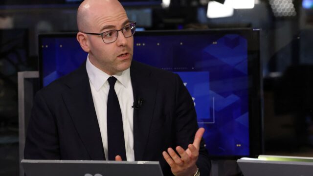 El gobernador de la Reserva Federal, Miran, dice que las pérdidas de empleos en febrero justifican nuevos recortes de las tasas de interés.

 | 