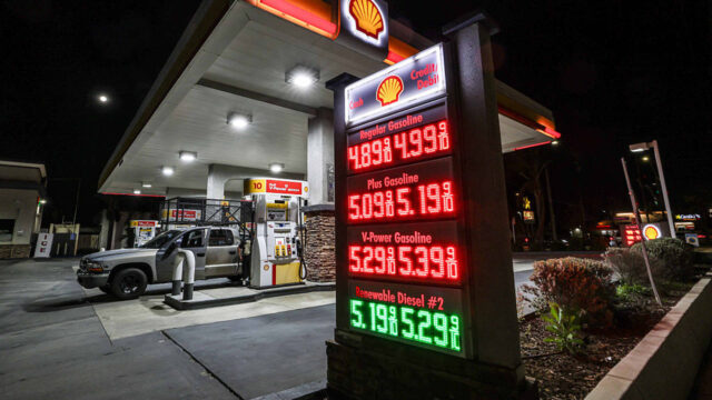 El aumento de los precios del petróleo podría borrar los efectos del "gran y hermoso proyecto de ley" de Trump

 | 