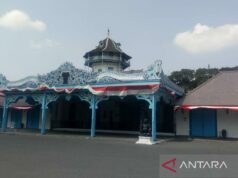 El gobierno de la ciudad de Solo suspende temporalmente los pagos de electricidad al palacio
| El gobierno de la ciudad de Solo suspende temporalmente los pagos de electricidad al palacio
|