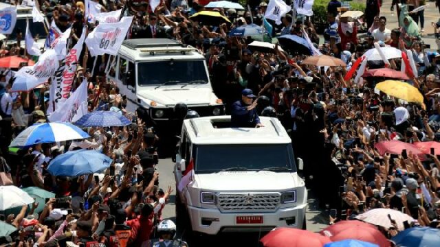 Prabowo compara a Maung con Rp. 8 mil millones de autos

 | 