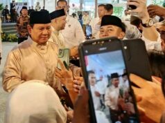 Prabowo prohíbe a los funcionarios lujosos asistir a las jornadas de puertas abiertas del Eid
| Prabowo prohíbe a los funcionarios lujosos asistir a las jornadas de puertas abiertas del Eid
|
