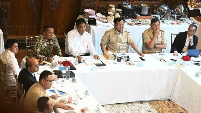 Prabowo analiza propuestas de ahorro energético con ministros | Prabowo analiza propuestas de ahorro energético con ministros
|