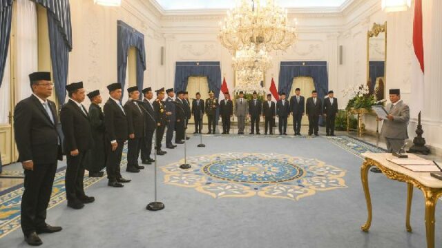 Prabowo garantiza decisiones racionales para la reforma policial

 | 