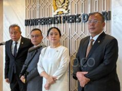 Puan responde a propuesta para acelerar discusión sobre revisión de ley electoral
| Puan responde a propuesta para acelerar discusión sobre revisión de ley electoral
|