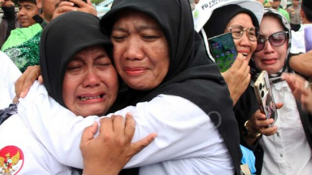 Cumbre Nacional: Los salarios de los docentes caen hasta que los estudiantes de UI se defienden

 | 
