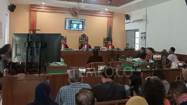 MK dictamina que el juicio de Roy Suryo Cs no MK dictamina que el juicio de Roy Suryo Cs no está claro
|