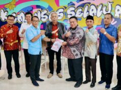 El viceministro de Asuntos Sociales, Agus Jabo, custodia la Escuela Popular Permanente de Mukomuko
| El viceministro de Asuntos Sociales, Agus Jabo, custodia la Escuela Popular Permanente de Mukomuko
|