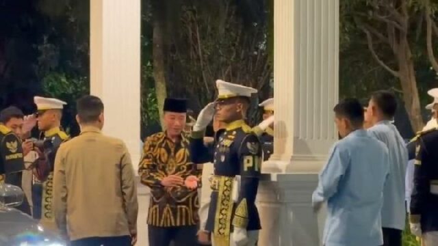 Jokowi y Gibran regresan a casa después de reunirse en el palacio

 | 