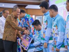 El gobernador de Java Central honra a los atletas con sus logros
| El gobernador de Java Central honra a los atletas con sus logros
|