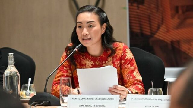 El vicepresidente de la Comisión VII de la RPD de RI pide un servicio integral para facilitar la concesión de licencias a las MIPYMES en Tangsel

 | 