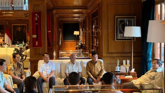 Prabowo invita a ex guardaespaldas y ayudantes a Hambalang | Prabowo invita a ex guardaespaldas y ayudantes a Hambalang
|