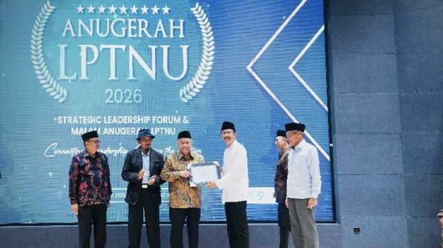 Noche de premios LPTNU, Gus Ipul invita a las universidades de NU a involucrarse en las escuelas populares

 | 