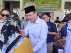 Diálogo entre mercado barato y seguridad alimentaria: Mardiono transmite el mensaje del presidente Prabowo a Bone Bolango
| Diálogo entre mercado barato y seguridad alimentaria: Mardiono transmite el mensaje del presidente Prabowo a Bone Bolango
|