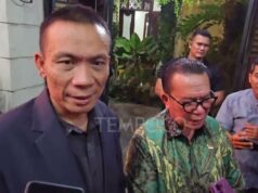 Jokowi acepta las disculpas de Rismon Sianipar
| Rismon Sianipar se reúne con Jokowi para disculparse
|