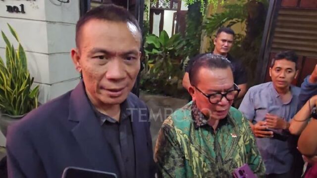 Rismon Sianipar se reúne con Jokowi para disculparse

 | 