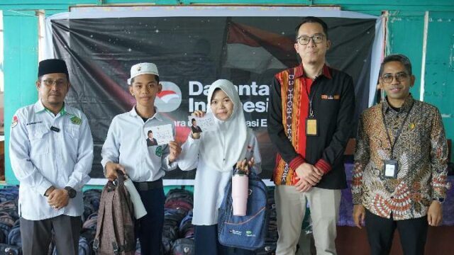 Pegadaian apoya las bases del futuro de la generación indonesia

 | 