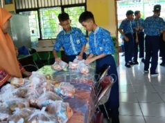 Este es el contenido del paquete MBG antes del Eid en SMPN 48 Yakarta
| Este es el contenido del paquete MBG antes del Eid en SMPN 48 Yakarta
|