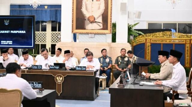 El presidente Prabowo aprecia el desempeño del grupo de trabajo de recuperación de inundaciones de Sumatra

 | 